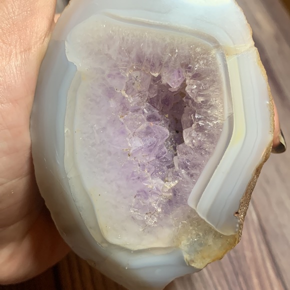 Amethyst geode with stand - Picture 5 of 6